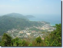 Vue de la plage de Kata depuis le Bouddha Géant